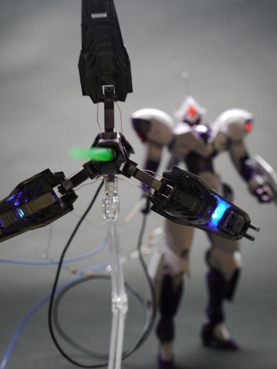 Anomodeller's tweet photo. ミカエリス　電飾と若干ディテールアップ
#水星の魔女 #ミカエリス #ガンプラ #バンダイ #電飾 https://t.co/Cg18CUl6mw