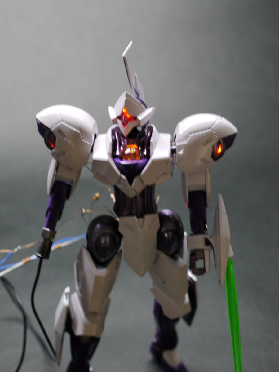 Anomodeller's tweet photo. ミカエリス　電飾と若干ディテールアップ
#水星の魔女 #ミカエリス #ガンプラ #バンダイ #電飾 https://t.co/Cg18CUl6mw