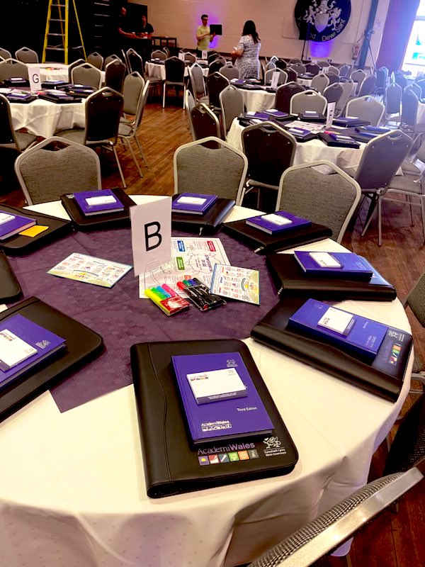 AcademiWales's tweet photo. Bron yn barod i fynd! #YHAW23 🤩 📚 ☀️ ✏️ 🏴󠁧󠁢󠁷󠁬󠁳󠁿

Almost ready to go! #AWSS23 🤩 📚 ☀️ ✏️ 🏴󠁧󠁢󠁷󠁬󠁳󠁿 https://t.co/fDTFBxC2mA