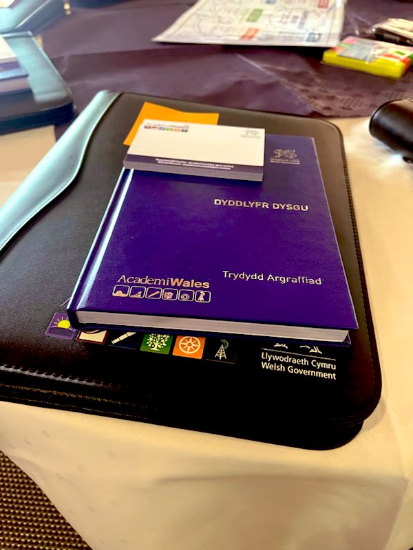 AcademiWales's tweet photo. Bron yn barod i fynd! #YHAW23 🤩 📚 ☀️ ✏️ 🏴󠁧󠁢󠁷󠁬󠁳󠁿

Almost ready to go! #AWSS23 🤩 📚 ☀️ ✏️ 🏴󠁧󠁢󠁷󠁬󠁳󠁿 https://t.co/fDTFBxC2mA