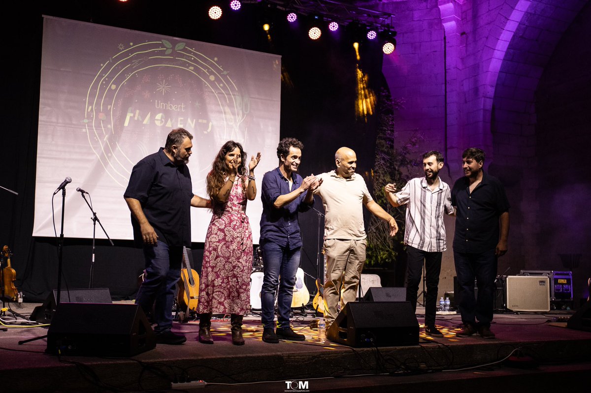 Hola!
Dijous 22 de juny vaig presentar “Fragments” a l’Esglesia Nova de Son Servera. Moltes gràcies per ser-hi en una nit molt especial. 🙏🏻❤️
<a href="/AJ_Son_Servera/">AJSonServera</a>