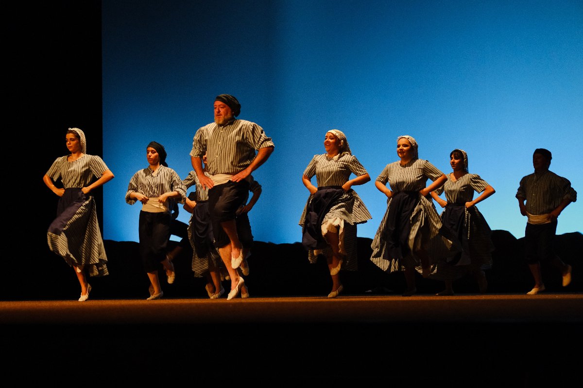 AjuntamentOlesa's tweet photo. 🔴 TARDA CULTURAL

Ahir a la tarda nit es va poder viure mostres de de dansa i cultura popular com van ser l’espectacle de l’Esbart Olesà i el Sardaxou de l’ACF Olesa Sardanista.

📸 Us compartim unes fotos per reviure aquella moments. https://t.co/7xaSQ1rpFV