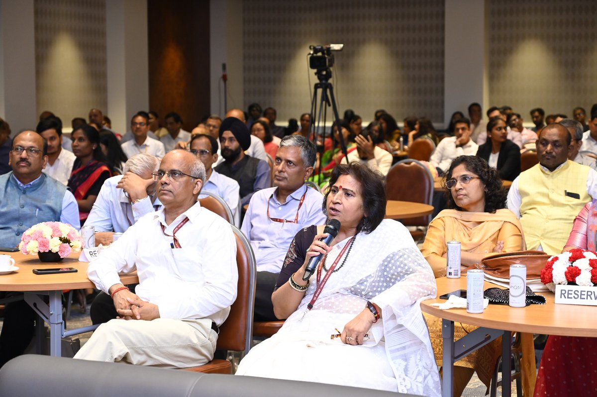 MLJ_GoI's tweet photo. Interactive session indeed  proved to be a ‘breaking the silos’ session where employees came out of their comfort zone & asked the required question & raised the concerns related to workload, requirement of training for employees, coordination between divisions to something as specific as development of creche facility.