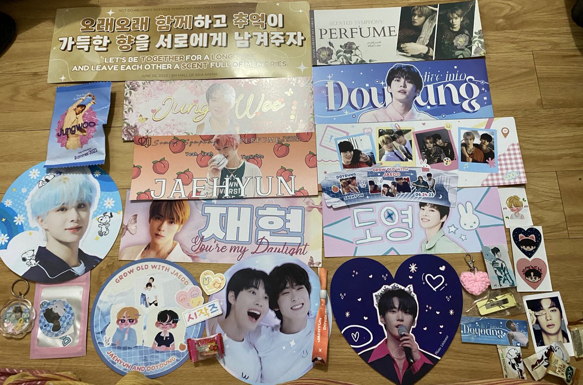 before everything else, thank you to all the fans who gave so much love to do this beautiful fan projects for DJJ 🥹 thank you also to my traders. 🫶🏼✨
#DiveIntoDoyoung
#RichFragrance_MNL
#StrawberrySaturdaywithJungwoo
#NCTDoJaeJung_Manila