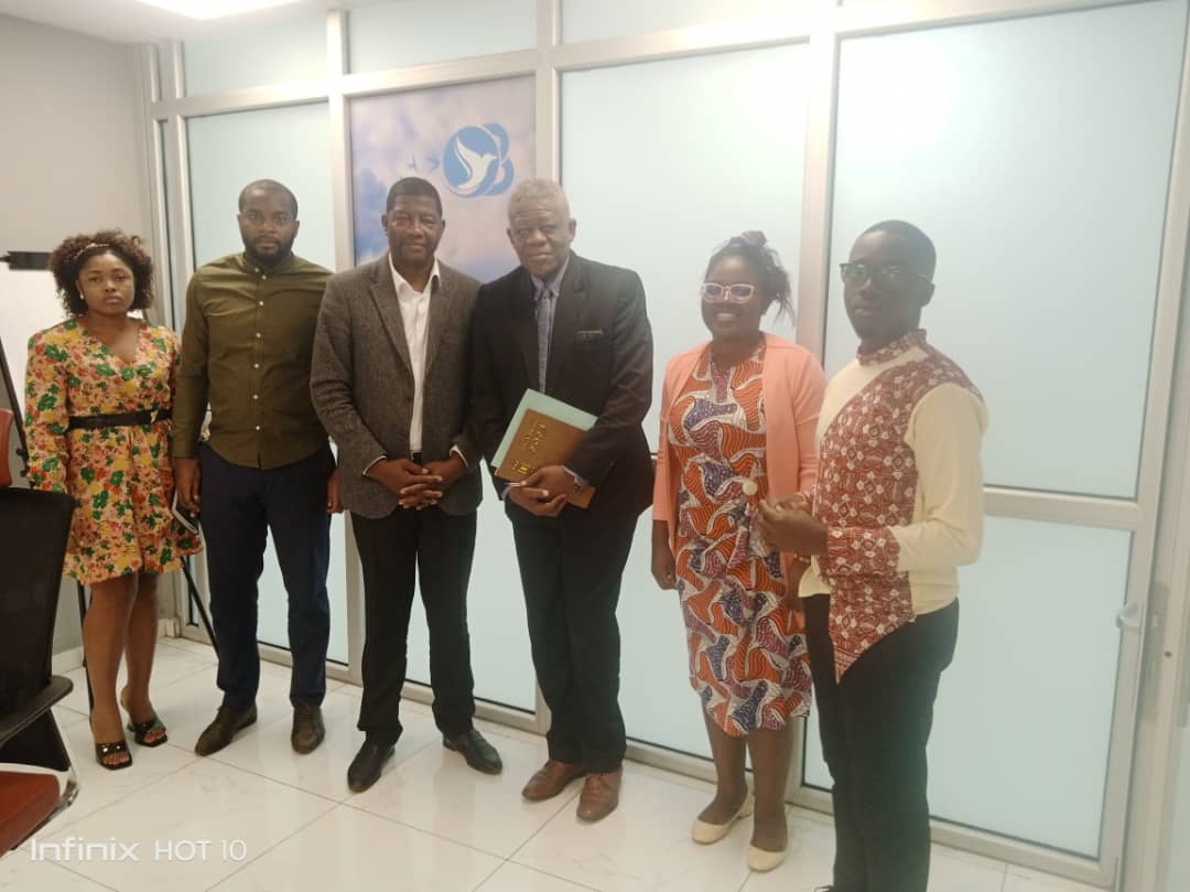 ccic_chambre's tweet photo. La séance de travail qui s'est tenu le mardi 20 juin 2023 entre le cabinet de courtage en assurance Bel Air et la CCIC a abouti à la signature d'une convention de collaboration entre les deux institutions. #CCIC #belairassurance #BOCOM https://t.co/Gh1bfG1JJN