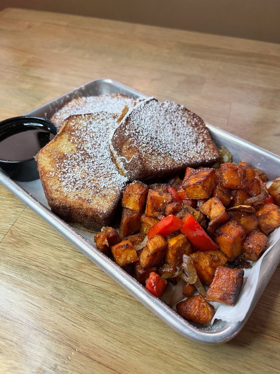 allamerican413's tweet photo. Sweet or savory? We hope the hardest decision you have to make today is choosing between ordering Pound Cake French Toast or a Chicken Bacon Ranch Flatbread.

We're serving brunch 11am-4pm and will be open until midnight! All seating is first come, first served. https://t.co/5kL2TcKS76