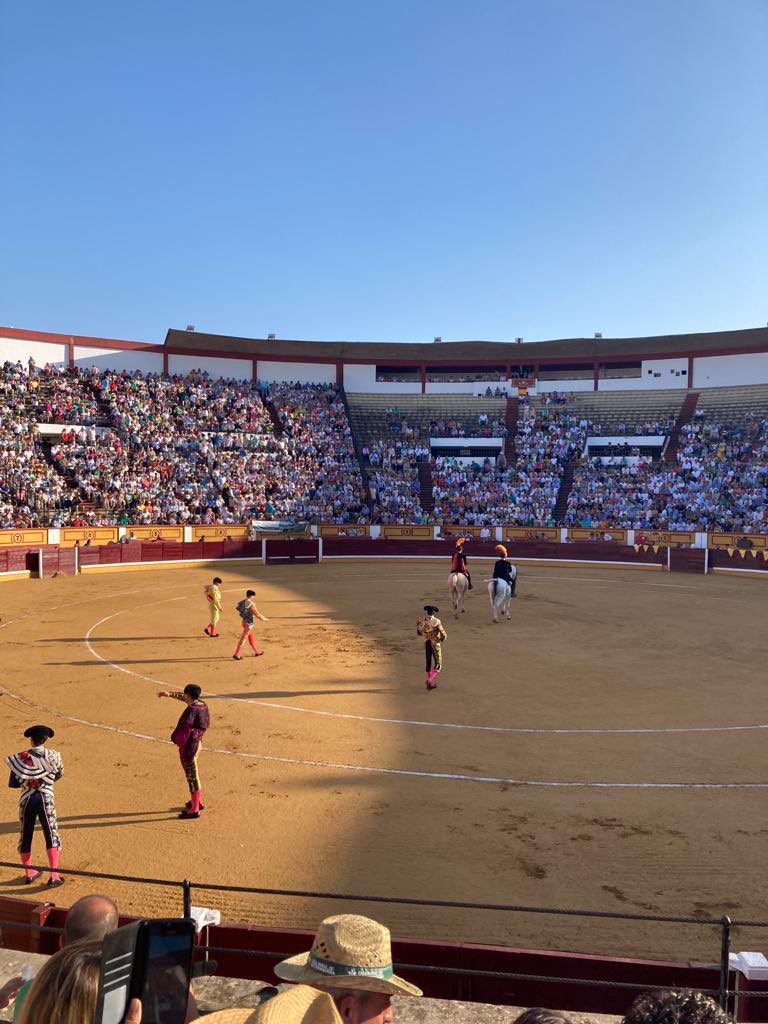 ContrabarreraA's tweet photo. 📍Badajoz. 🐂 Núñez del Cuvillo.

Morante: Silencio y oreja.
@RocaRey : Dos orejas y oreja.
@ginesmarinm : Dos orejas y rabo, y dos orejas. https://t.co/y9TRZvgPeP