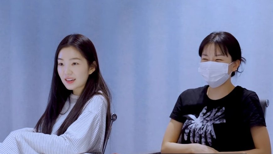 hourlyseulrene tweet picture