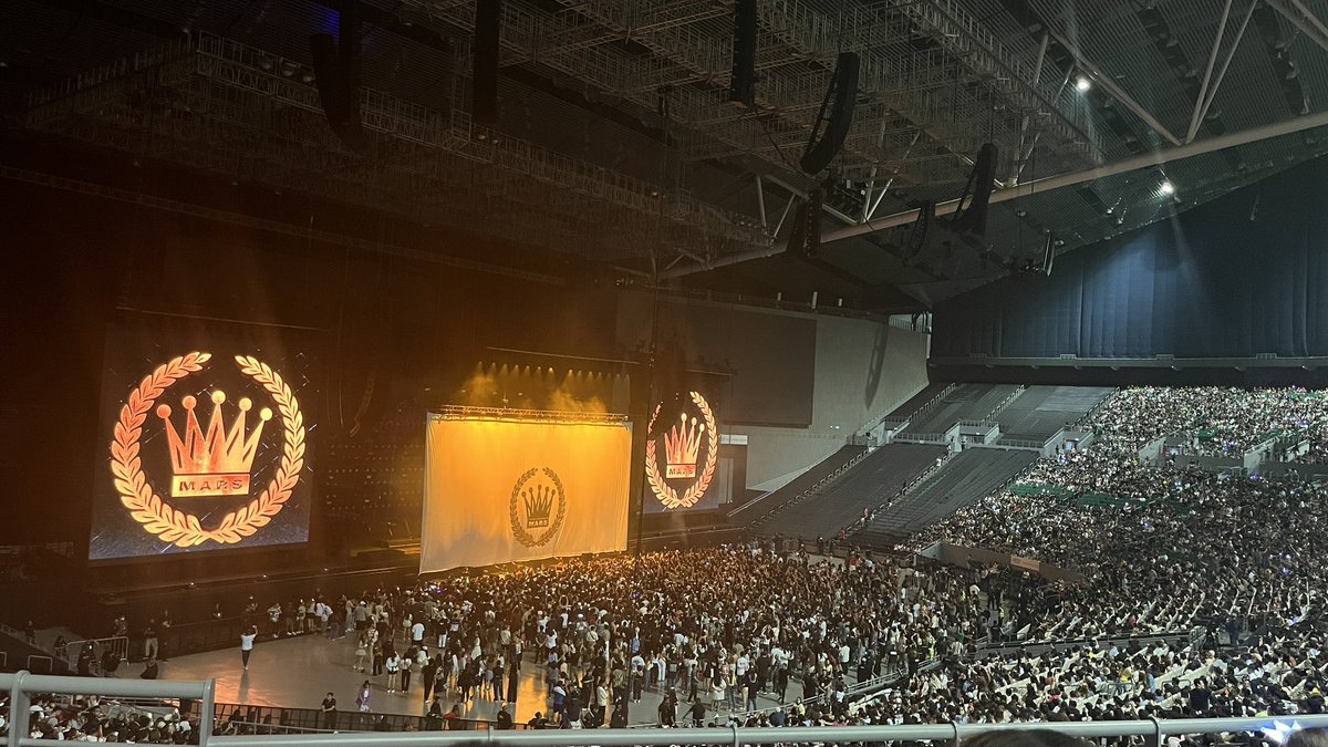 yeo_sef's tweet photo. We here… 👑 #BrunoMarsInPH #BrunoMarsinManila https://t.co/l1v1kZJVOy