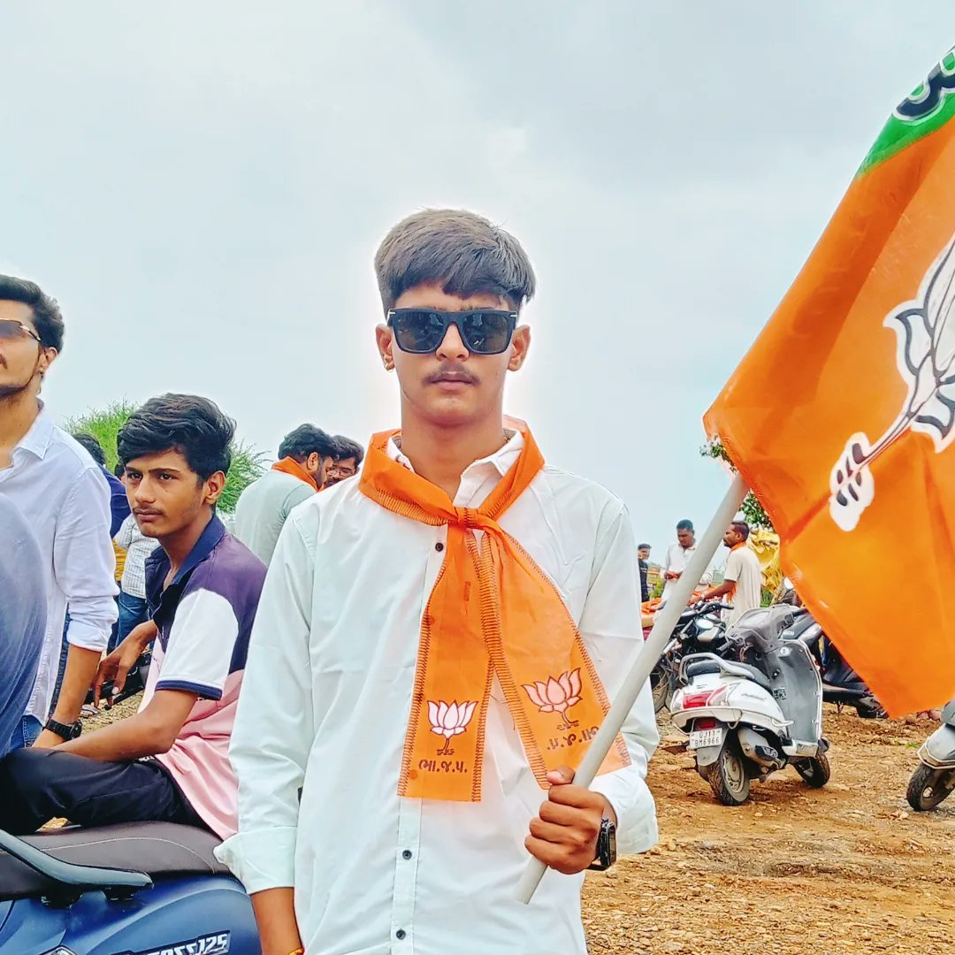 i_jaydipksd's tweet photo. તારીખ 25/06/2023 જૂનાગઢ જિલ્લા યુવા મોર્ચા આયોજિત ભવ્ય બાઈક રેલી યોજવામાં આવી આ તકે પ્રદેશ યુવા મોર્ચા પ્રમુખ શ્રી પ્રશાંત ભાઈ કોરાટ સાથે શુભેચ્છા મુલાકાત લીધી....🙏
@DrPrashantkorat @BJP4Gujarat https://t.co/aZ9yqHjOVo