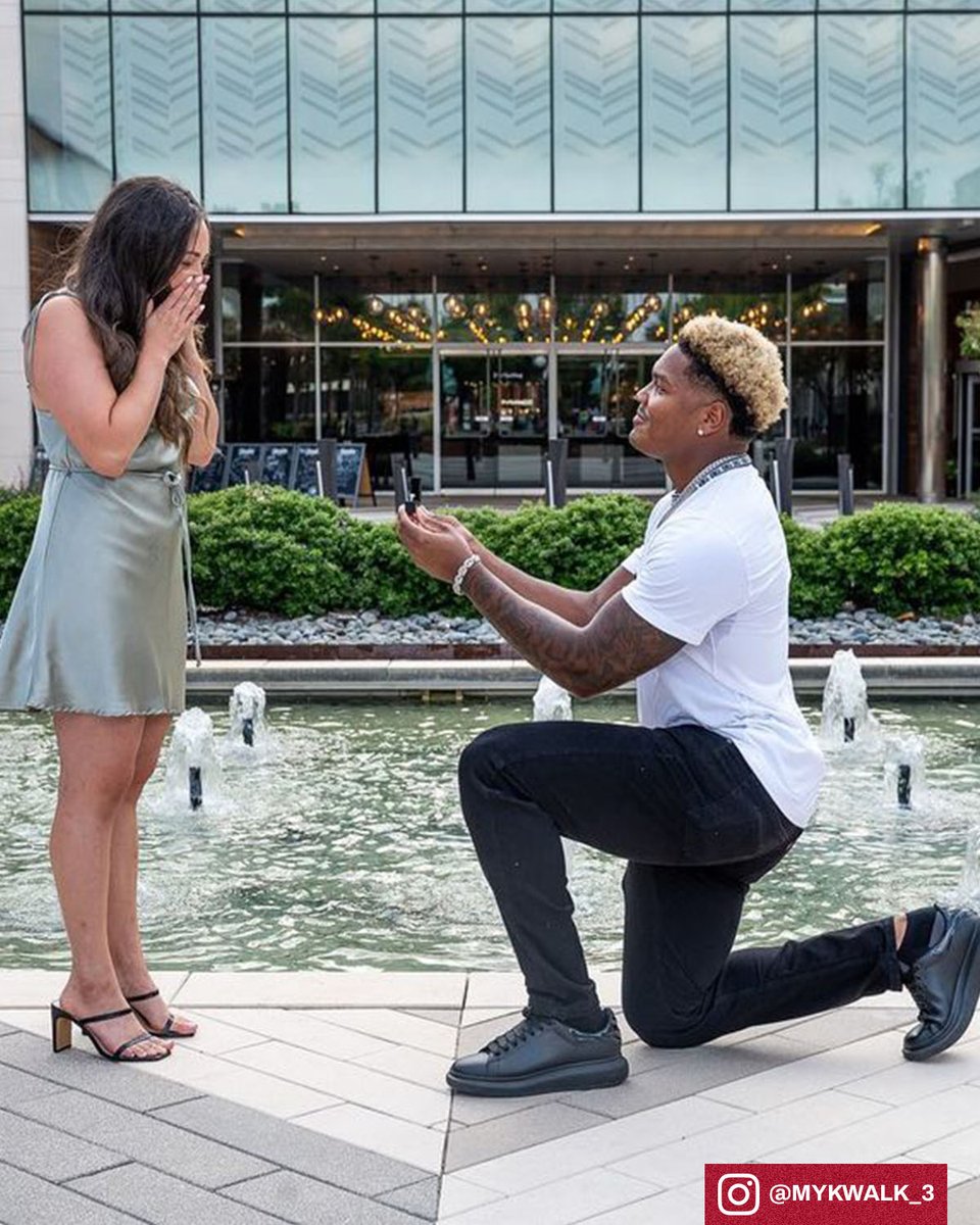 AtlantaFalcons's tweet image. Congrats to @MykalWalker3 on his engagement! 💍