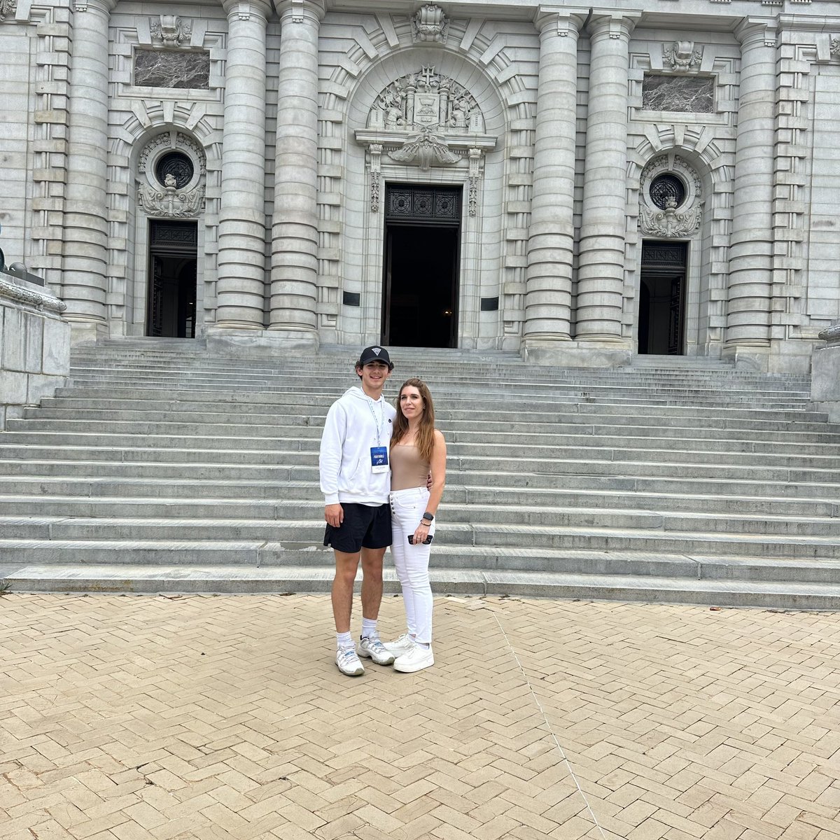 Had an amazing day in Annapolis visiting <a href="/NavyFB/">Navy Football</a> yesterday! Thanks to <a href="/JMacDonald_Navy/">Jason MacDonald</a> <a href="/_CoachNew/">🇺🇸 Brian Newberry ⚓️</a> <a href="/PJVolker/">🇺🇸PJ Volker⚓️</a> <a href="/CoachRickyBrown/">Ricky Brown</a> <a href="/DannyPayneNavy/">Danny Payne</a> for the invite, hospitality, and showing us what the Naval Academy is all about! #GoNavy | #RollGoats