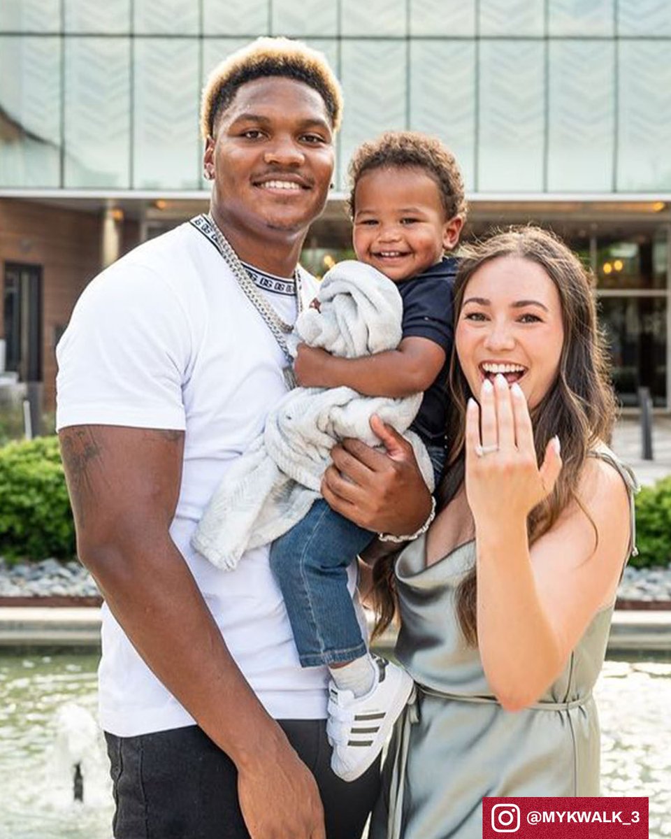 AtlantaFalcons's tweet image. Congrats to @MykalWalker3 on his engagement! 💍
