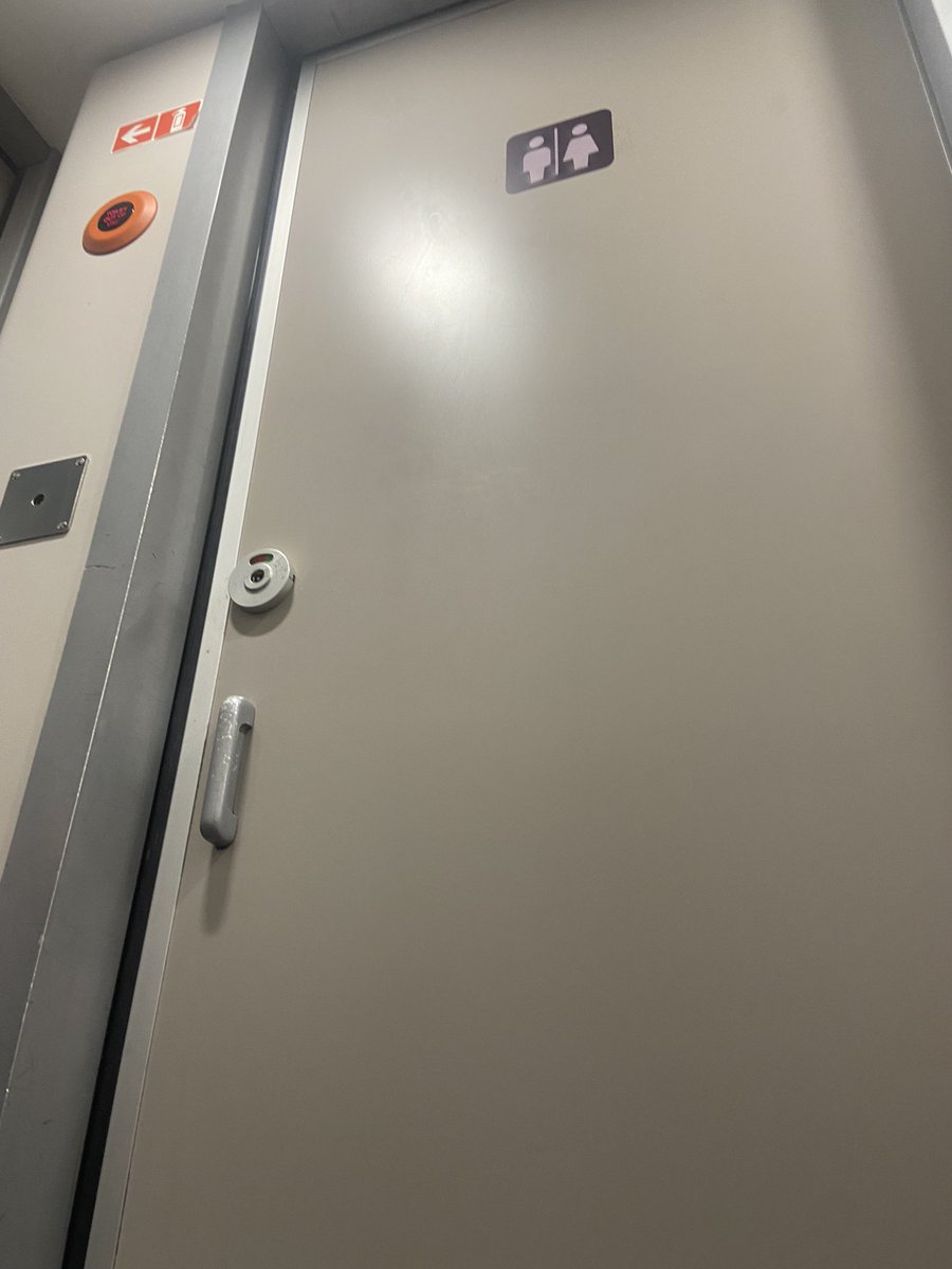 katieoddsoxx's tweet photo. First train journey in years. Paid over £70 and reserved my seats from Notts to London… yet here I am sitting on the floor outside the toilet in a cramped space because none of the seats said ‘reserved’ and the train was delayed by almost 45 mins @EastMidRailway. https://t.co/fbmJhqUSTW