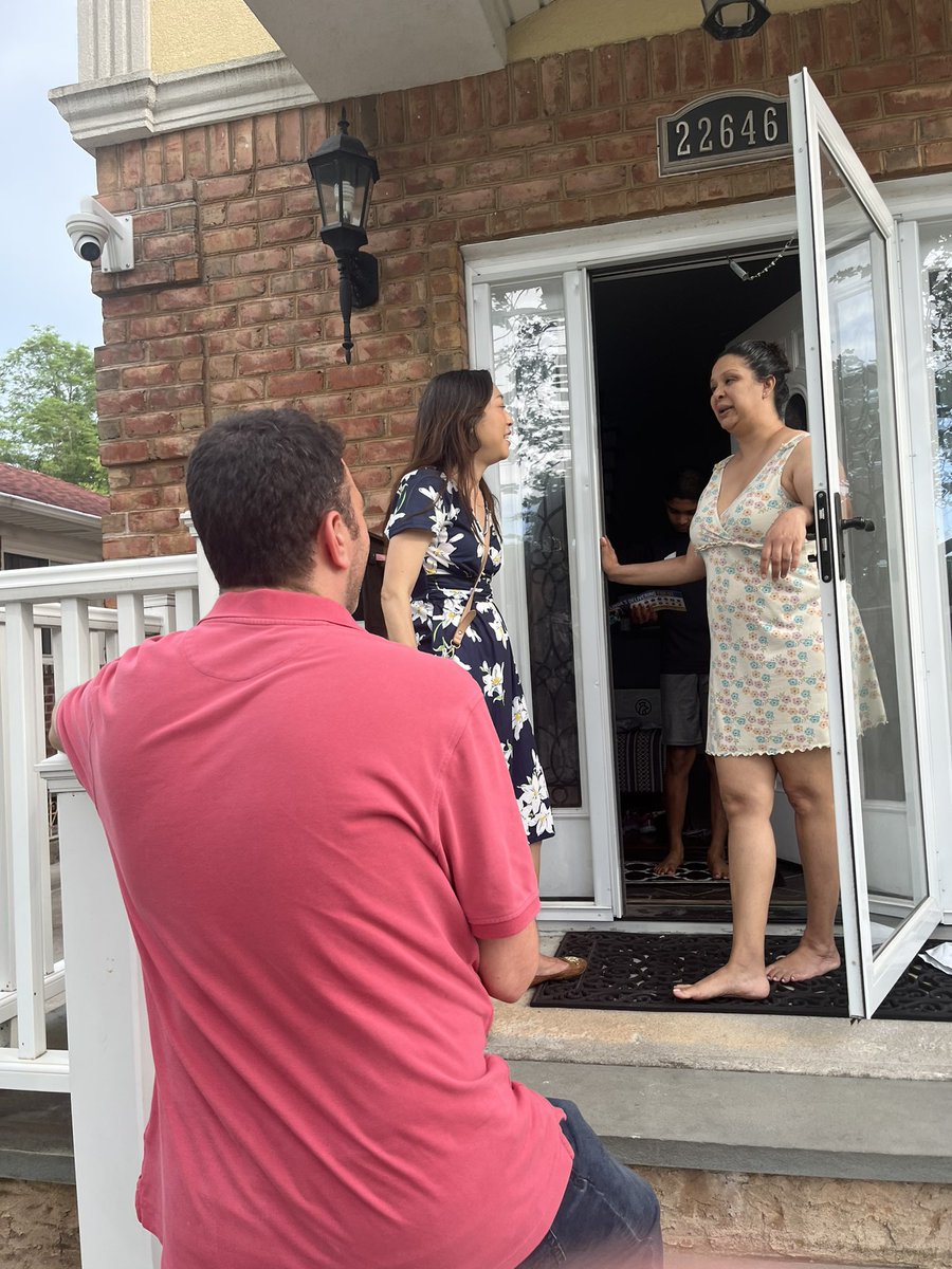 LindaLeeforNYC's tweet photo. Thank you #TeamDinowitz & @Powers4Queens for coming to District 23 yesterday! #TeamLinda https://t.co/GLlO64qMlf
