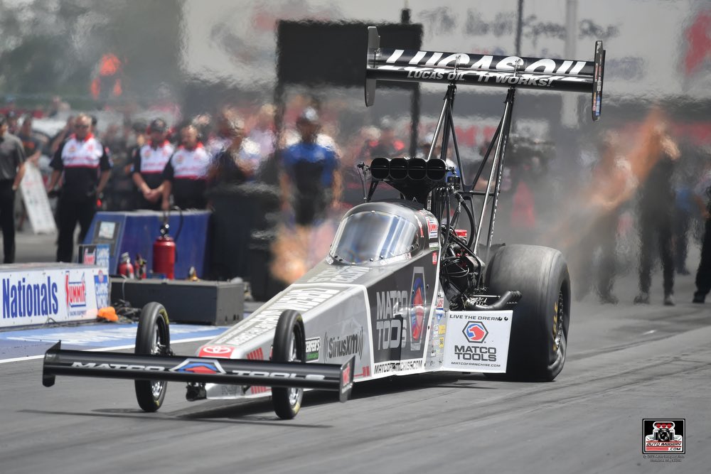 Rd.1: @AntronBrown and the @matcotools @SIRIUSXM  @ToyotaRacing dragster move first, but run into trouble as M.Salinas drives around to capture the win. Brown will call it a day. #NorwalkNats 

Tune in to #NHRAonFOX
