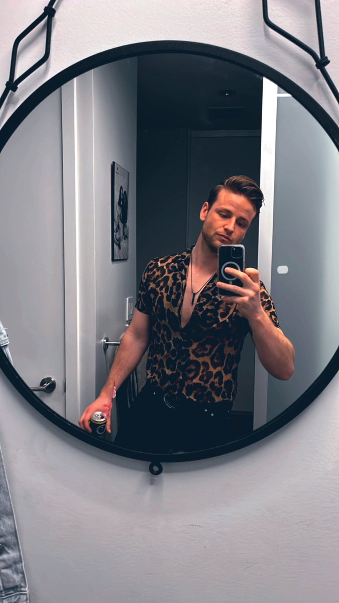 Slow it down, read the sign, so you know just where you are going…

#toronto #TorontoPride #Pride #PrideMonth #pride2023