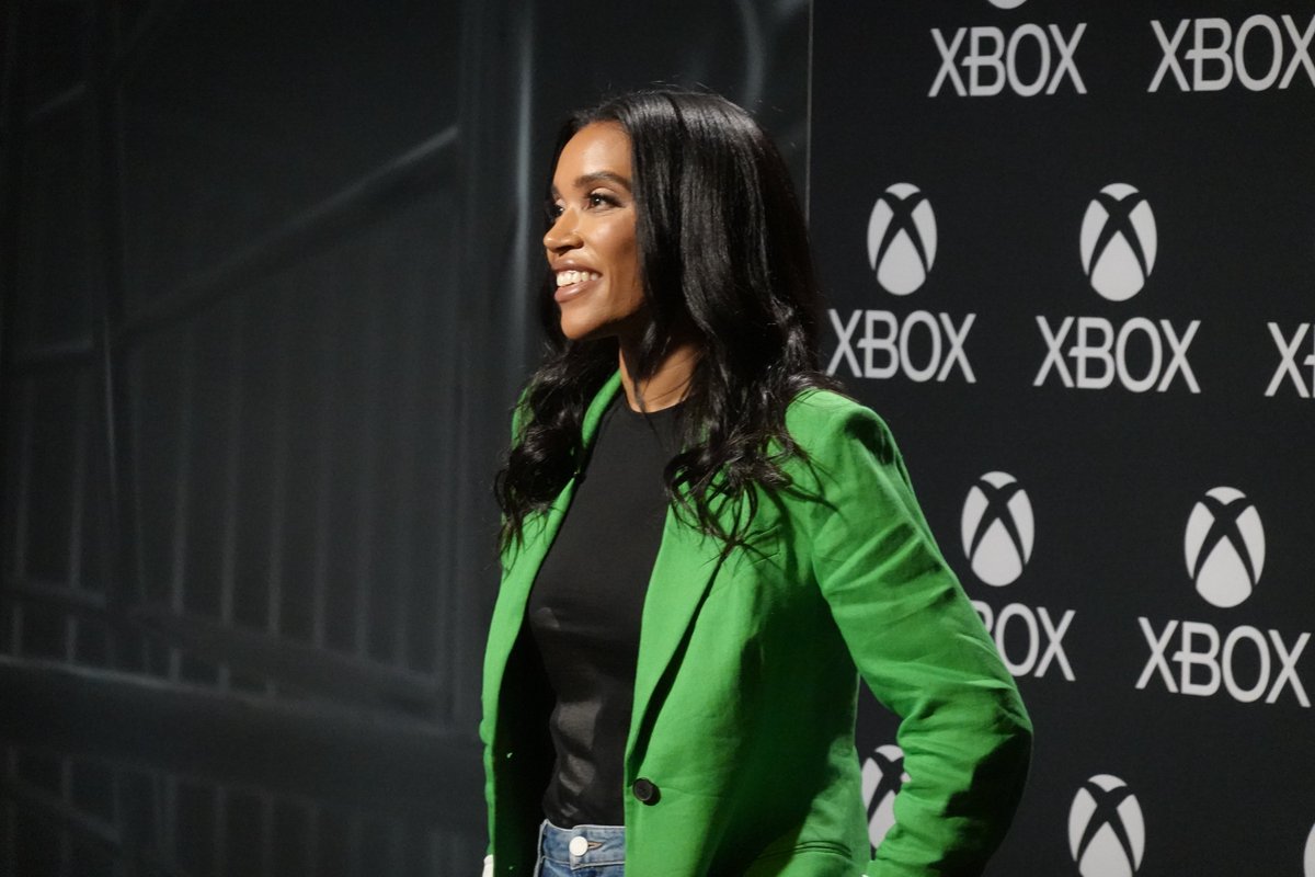 BondSarah_Bond's tweet photo. Same jacket. Different day. 🙅🏾‍♀️💚
#XboxGreen https://t.co/3UM98CXIvu
