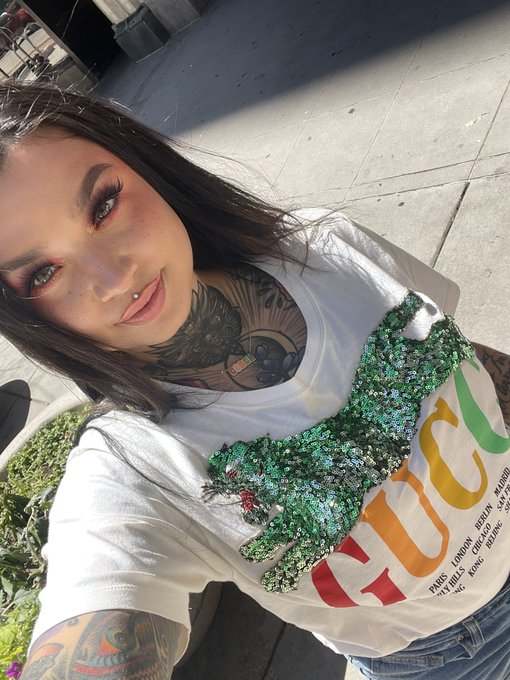I love my Gucci shirt https://t.co/PpQ3S4MZOC<a href="/tag/tattoogirls"class="tags"><span>#tattoogirls</span></a>