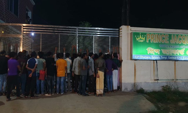 বেতন-বোনাসের দাবিতে দুই পোশাক কারখানায় শ্রমিক বিক্ষোভ