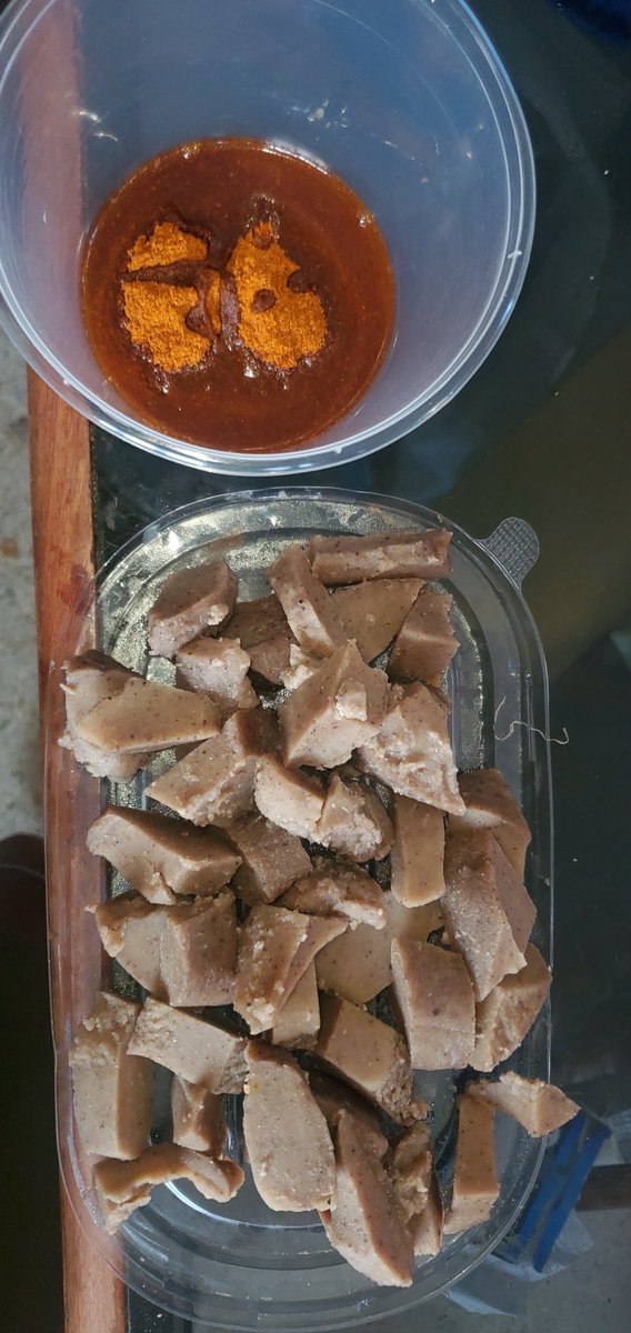 Salami_mariam10's tweet image. Toubani avec piment plus huile c'est paradis sur terre Les vrais comprendrons surtout ceux originaire du Nord🥰😋😋😋😋
#toubani
#piment 
#huile