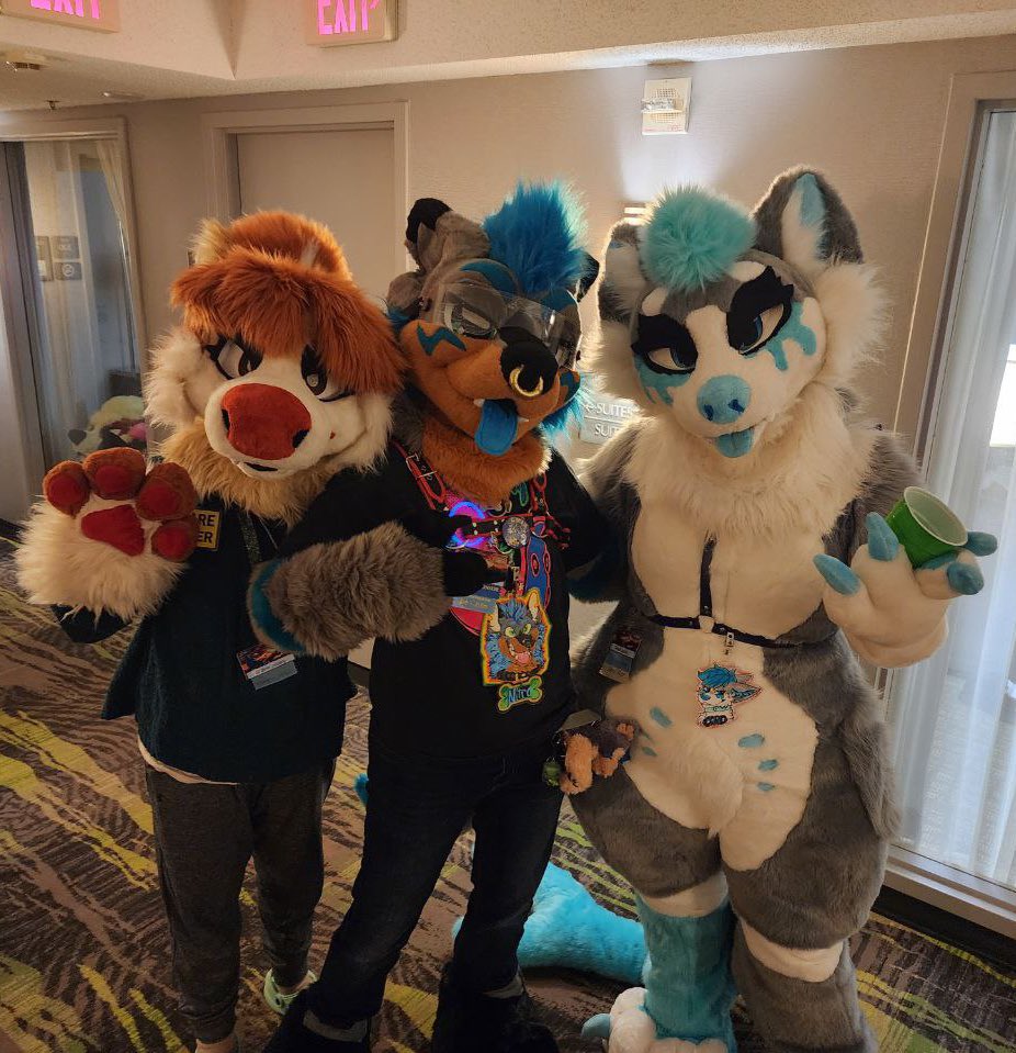 DeadLogics's tweet photo. Hey friends! I go by Ginger or Cord!

🌱 Owner of @PlushButtons_ 
🌱Crazy about anime 🏴‍☠️
🌱Have 3 Leopard Geckos 🦎❤️
🌱I train and take care of wild animals 🦥🦆🐍

Please talk to me about anime anytime! https://t.co/4hl0PtMNwq