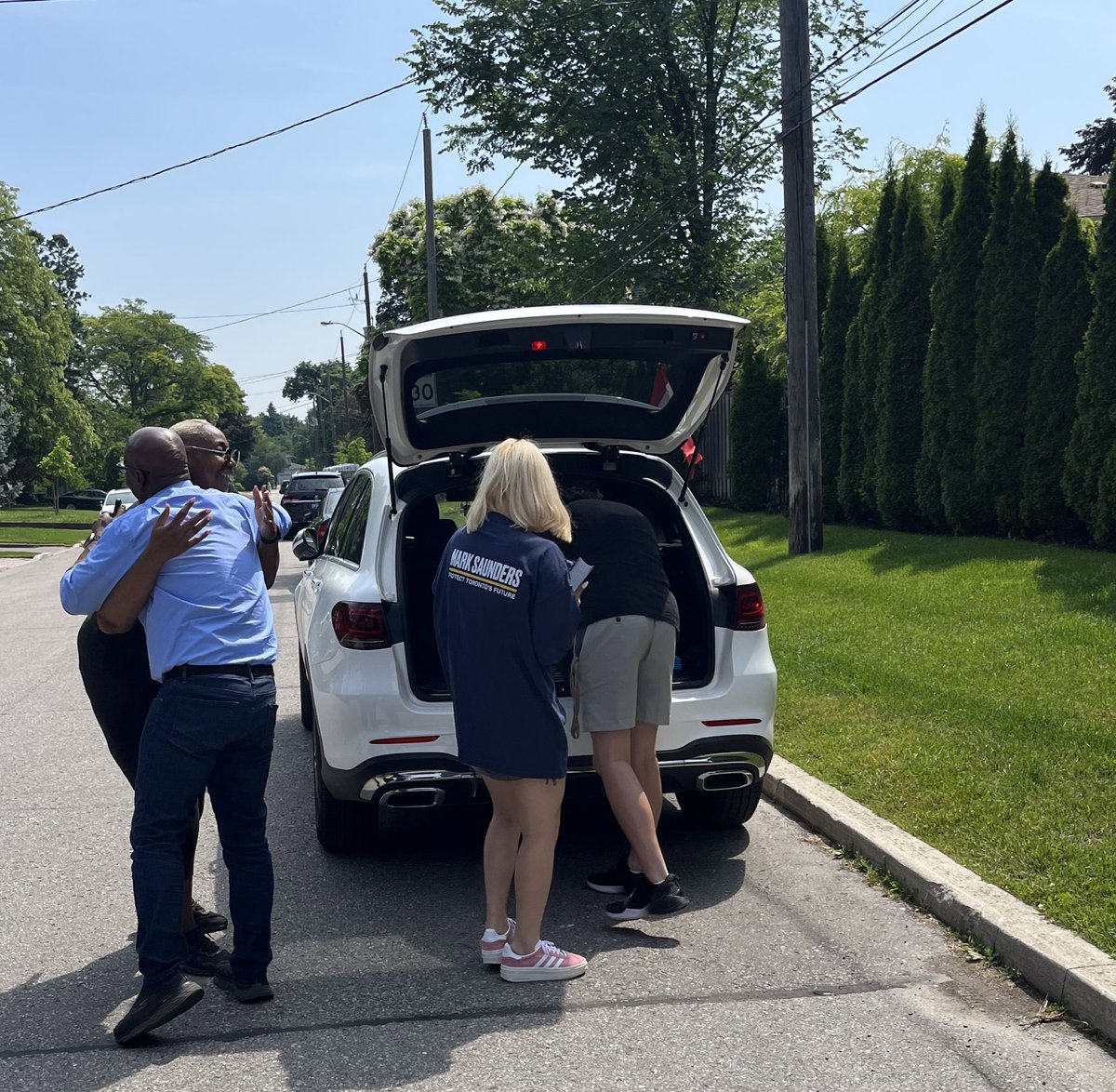 marksaunders_TO's tweet image. Ready to take it though the finish line!
Thank you to the hundreds of volunteers in every Ward in Toronto working on our GOTV efforts!