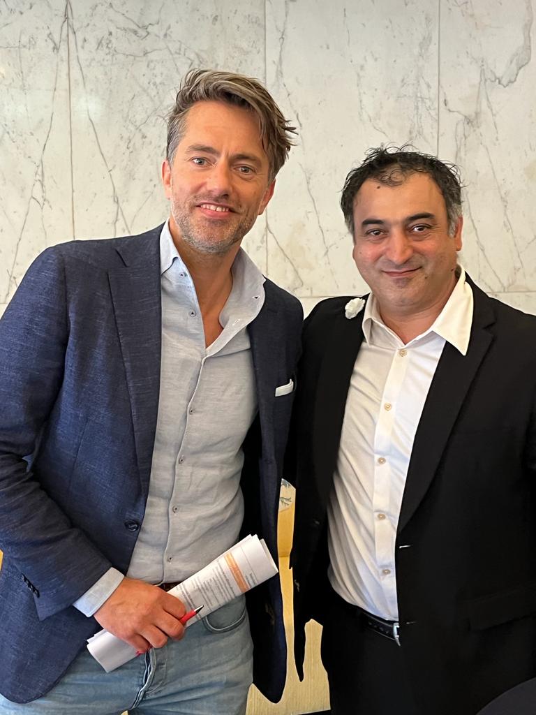 HawreRahimi's tweet image. Gisteren hebben we binnen de @vvd samen met @hermans_sophie, @PimVanStrien en enthousiaste  leden uit het hele land, gesproken over de rol van de #DigitaleOverheid,  #algoritmes, #IT en hun betekenis voor onze toekomstige economie. Met  dank aan de organisatie door het Thematisch…