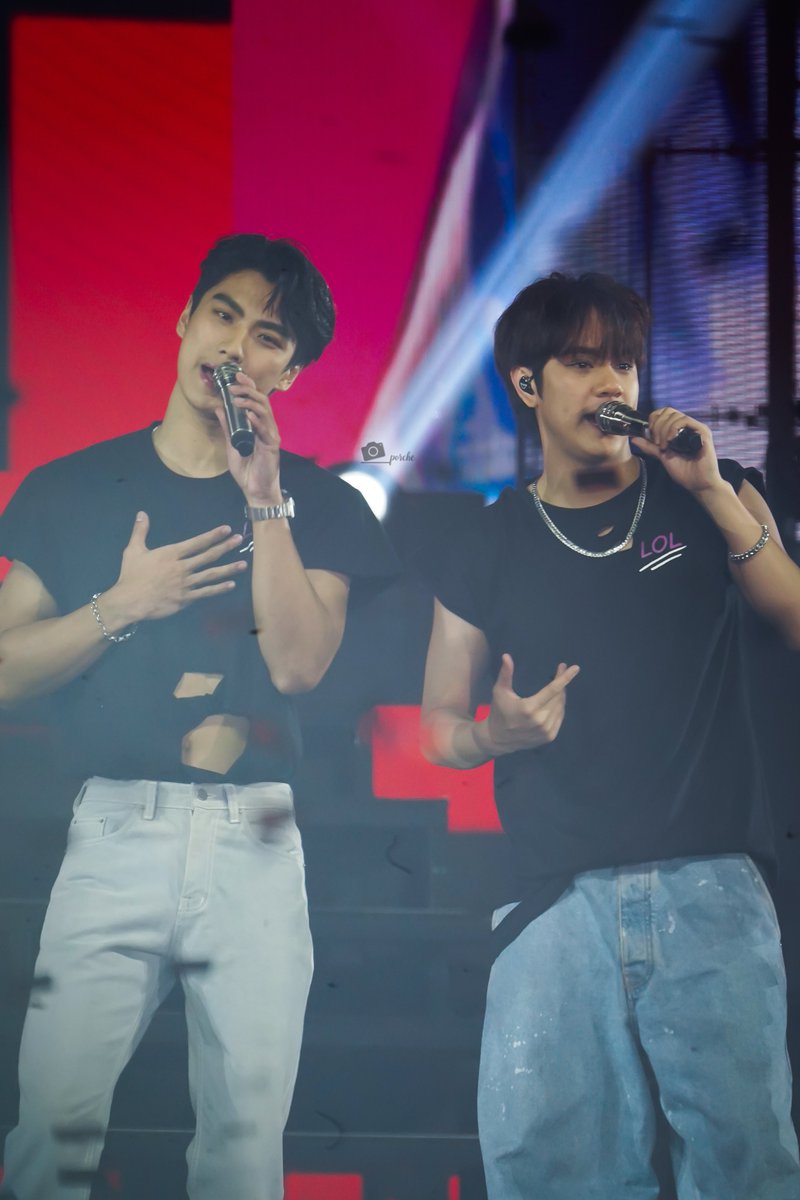 porche1807's tweet photo. เจ้าความสุขทั้งสอง 🧡💙
@ohmpawatt  @mynameisnanon 

OhmNanon Lovolution D2 
#OhmNanon #โอมนนน 
#ohmpawat #mynameisnanon 
#LOLFanFest2023D2 https://t.co/lVim3IAnOq