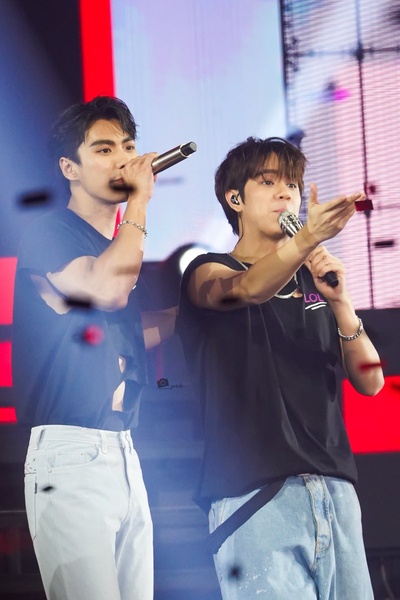 porche1807's tweet photo. เจ้าความสุขทั้งสอง 🧡💙
@ohmpawatt  @mynameisnanon 

OhmNanon Lovolution D2 
#OhmNanon #โอมนนน 
#ohmpawat #mynameisnanon 
#LOLFanFest2023D2 https://t.co/lVim3IAnOq