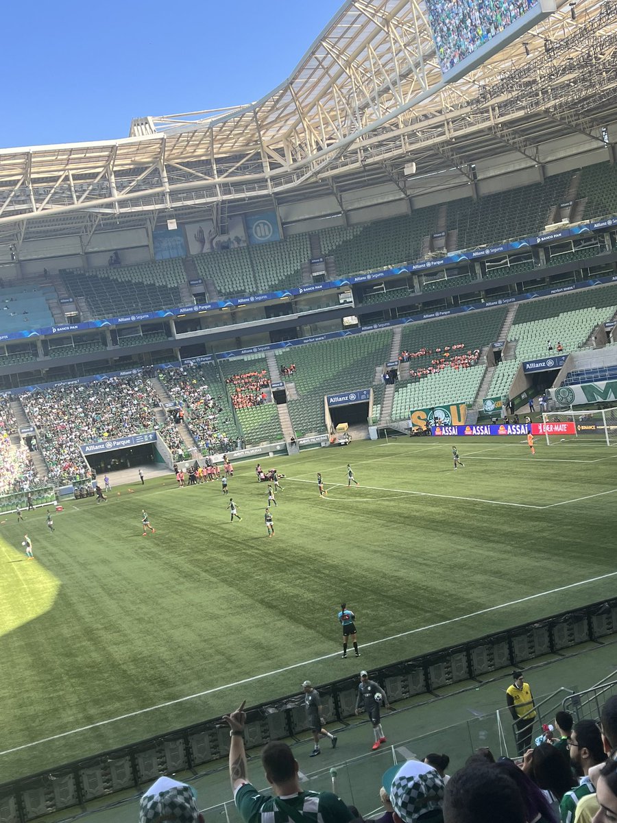 gabrilamorim's tweet photo. Mais um vexame do feminino do Palmeiras diante de um rival aqui no Allianz Parque.

Pelo o que investiu é piada cair pro SPFC. Piada.

Tem que mudar TUDO! 😩😩😩😩 https://t.co/bRpa3pAII5