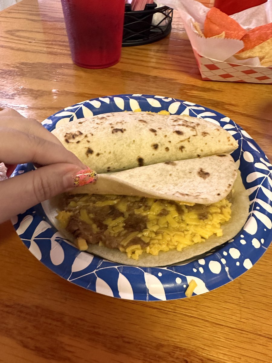 TODAY 🌮 BRING @vicw_32!
The Bean &amp; Cheese Taco Battle Royale is going down at Jaime’s Place! There will be a live podcast, FREE tacos, b&amp;c vendor market, and YOU will crown the WINNER! 4-8 p.m. Hosted by <a href="/PuroPincheSA/">Puro Pinche 🥑</a> @BarbacoApparel <a href="/UnitedTacosUSA/">United Tacos of America</a> eventbrite.com/e/bean-cheese-…