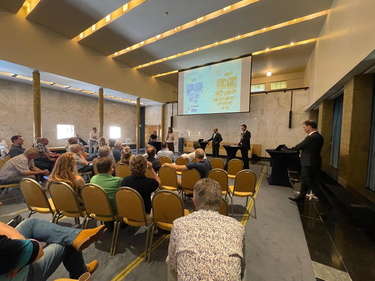 HawreRahimi's tweet image. Gisteren hebben we binnen de @vvd samen met @hermans_sophie, @PimVanStrien en enthousiaste  leden uit het hele land, gesproken over de rol van de #DigitaleOverheid,  #algoritmes, #IT en hun betekenis voor onze toekomstige economie. Met  dank aan de organisatie door het Thematisch…