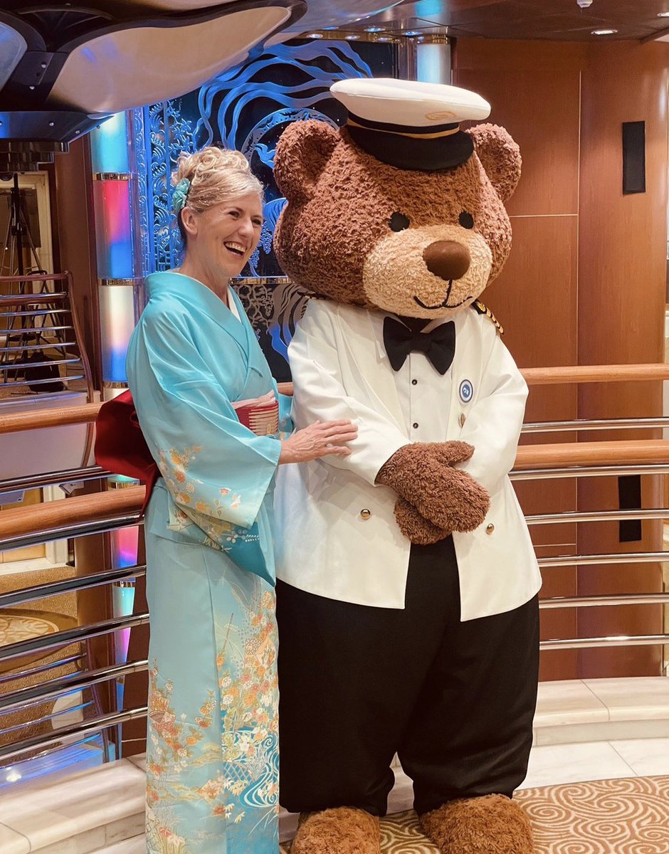 10pico's tweet photo. 豪華客船の旅🚢 5月27日～ダイヤモンドプリンセス美香w   ダイアン吉日さんに大爆笑🤪　毎日飲んだストロベリーダイキリーフローズン🍓とスイカを食べていたら、友達が、ほっぺに🌷を付けてくれたよ💕　船旅は、楽しい楽しい😊🚢　#クルーズ安くいけるよ　#豪華客船を格安で #船旅
#MSCに7月20日乗船 https://t.co/ijkQGMEf5A