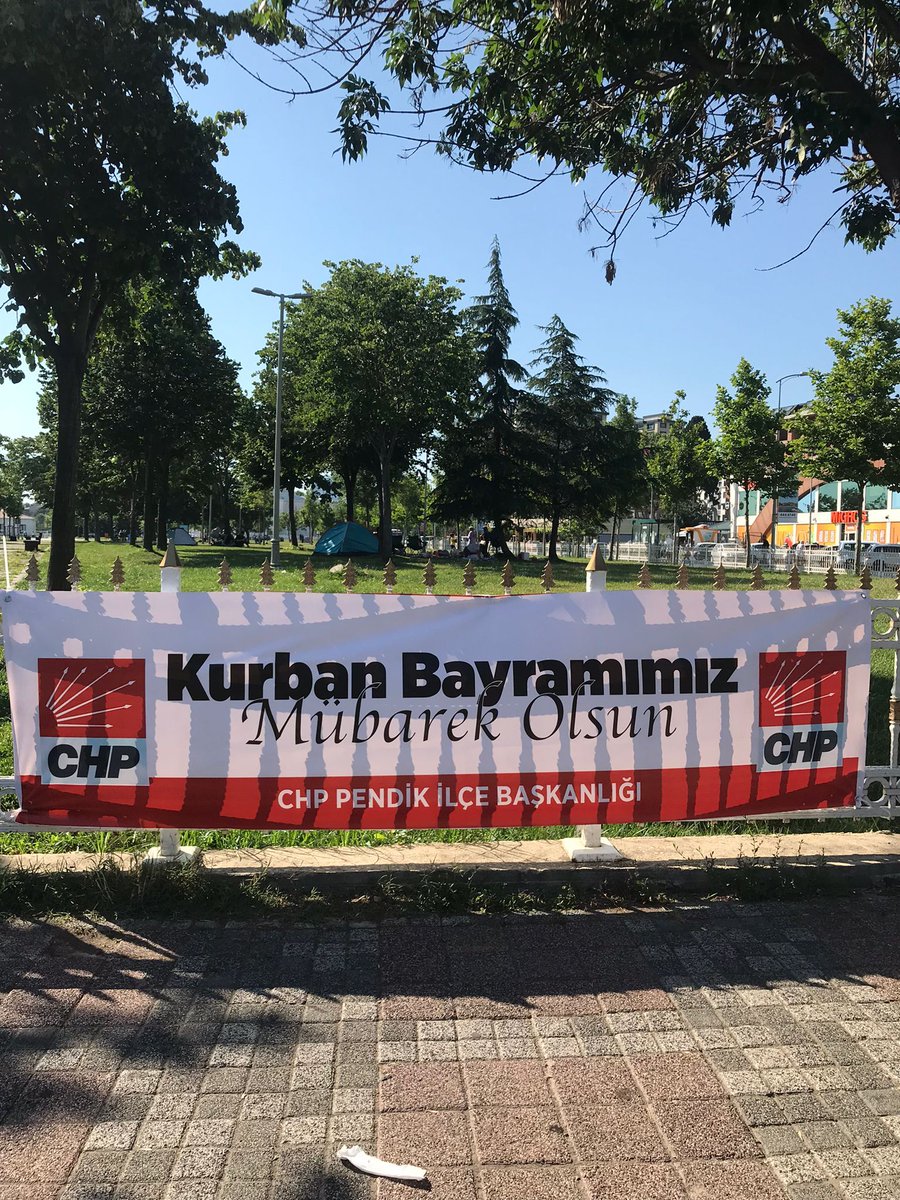 yenignclkpendik's tweet photo. Kurban bayramı pankartlarımızı, ilçe merkezimize astık.
#chppendik
#pendik https://t.co/5latQ89ran