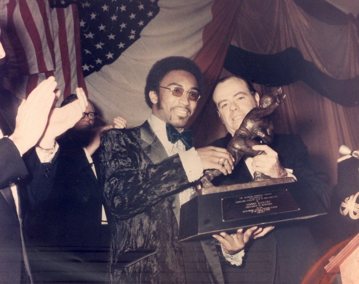 Best Heisman Season Bracket Round of 32

8. Rashaan Salaam (1994, Colorado) v. 16. Johnny Rodgers (1972, Nebraska)

Salaam: 2055 rush yds, 24 rush TDs, 24 recs, 294 rec yds

Rodgers: 58 recs, 1013 rec yds, 9 rec TDs, 348 rush yds, 10 rush TDs

Poll below⬇️