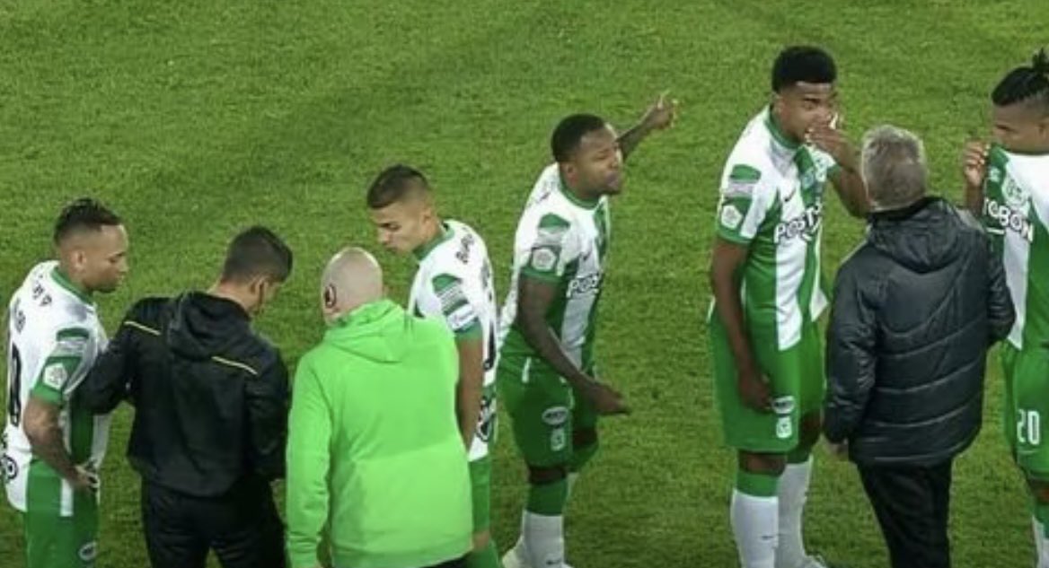 OutofcontextFPC's tweet photo. ¿Debe continuar Dorlan Pabón como DT de Nacional? ¿Planteó mal el partido? 

“Los leo” https://t.co/UgN7EGX7ll