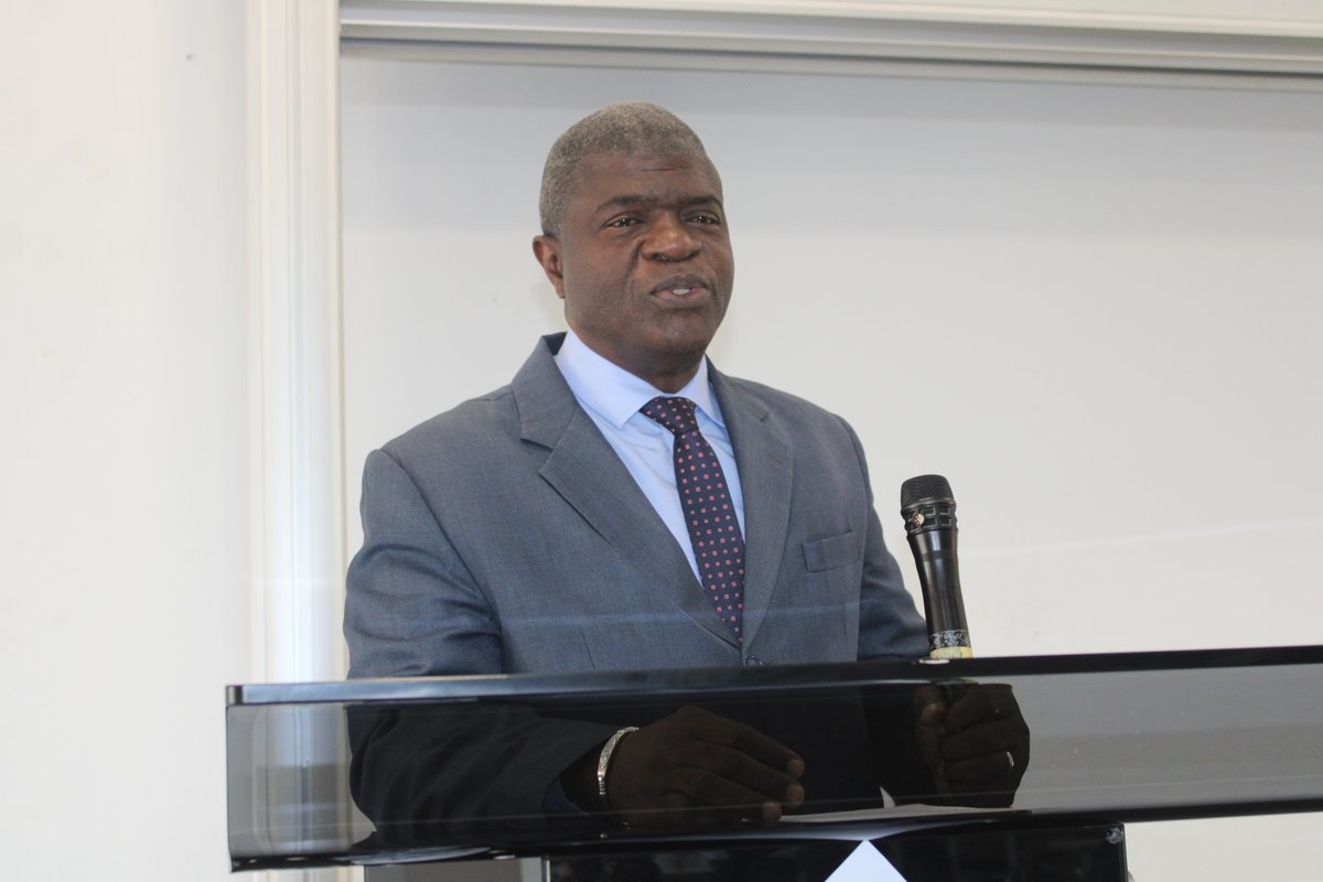 SanUniversite's tweet photo. Le Professeur Méké MÉITÉ, Président de l'USP,  a convié tous ses personnels, ce vendredi 23 juin 2023, à l’amphi 500 places, à un atelier de formation.
Le thème de cet atelier était « Gestion Administrative et Rédaction Administrative », animé par Monsieur YAO Kan Claude Koffi. https://t.co/4yFy5eD8D7
