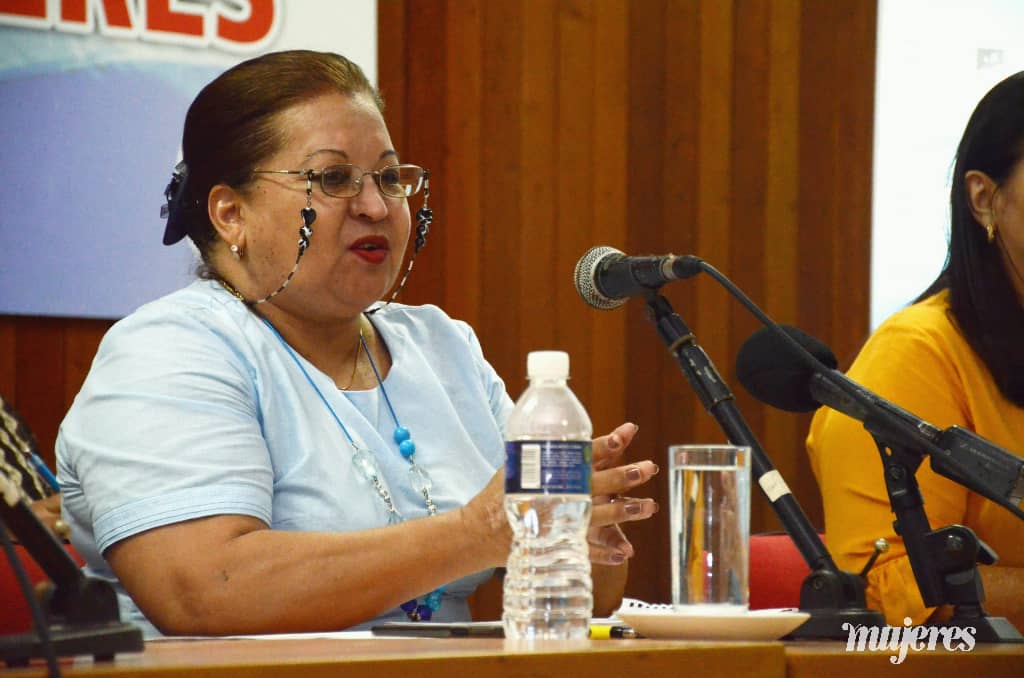YaneidysPrezCr1's tweet photo. #MujeresEnRevolución
📌Durante 11 Pleno Nacional de la @FMC_Cuba   se evaluó el cumplimiento a las acciones concebidas en la Estrategia de fortalecimiento de la Organización, de manera especial en lo referido a los siguientes Objetivos Estratégicos del PAM violencia de género. https://t.co/G1lD1oUeJg