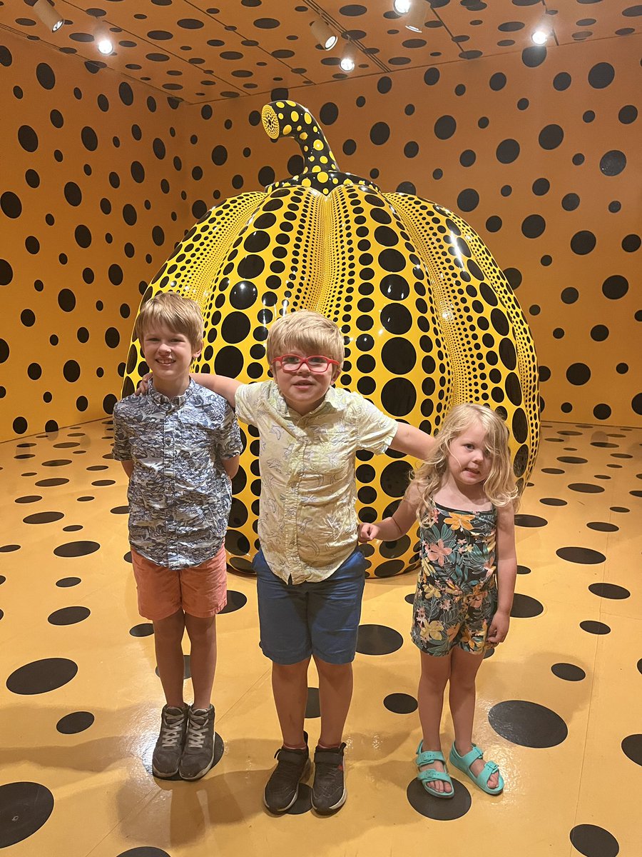 jhodgso1's tweet photo. Checking out #onewitheternity #kusama before it leaves the @hirshhorn. It never stops being magical. ✨ #hirshhorn https://t.co/HqUpcOFsnm