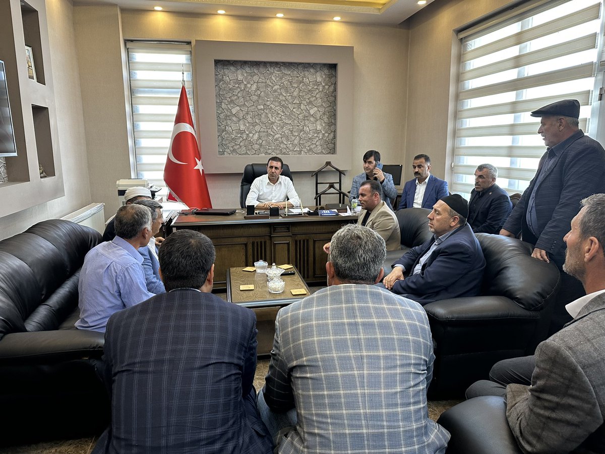 T_Bedirhanoglu's tweet photo. Hemşehrilerimizle bir araya geldik.

📍Mutki Merkez
📍Kavakbaşı Beldesi
📍Çığır Köyü

#SevdamBitlis https://t.co/Z74eCx4uR0