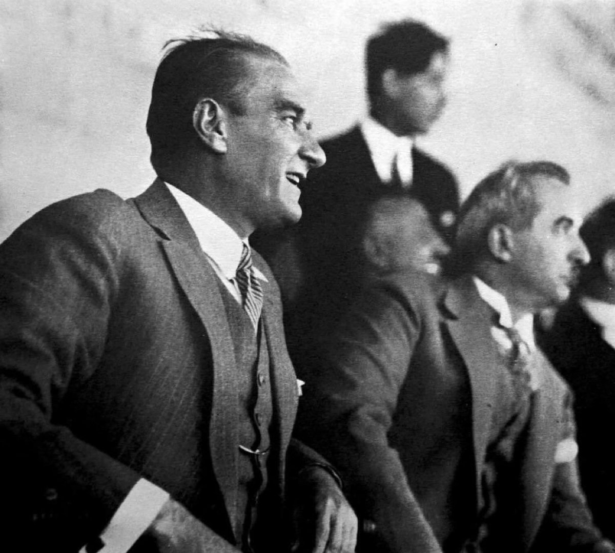 🇹🇷 SON DAKİKA | Cumhuriyetimizin 100. yılında, Ulu Önderimiz Gazi Mustafa Kemal Atatürk adına düzenlenen 97. Gazi Koşusu'nu Urfa Aslanı ile Mehmet Kaya kazandı! 

#GaziKoşusu