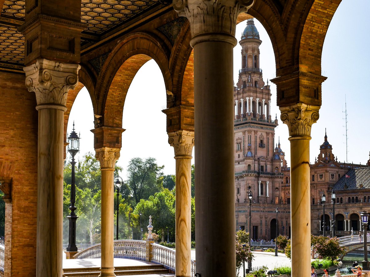 Plaza de Espana, Sevilla, Spain 🇪🇸 Enjoy life, travel more  
Travel 🛠️ Tools help to find cheap  
Flight ✈️ Hotel 🏩 and activities 📸
at best 💰 prices  => linktr.ee/LauraH.Parker