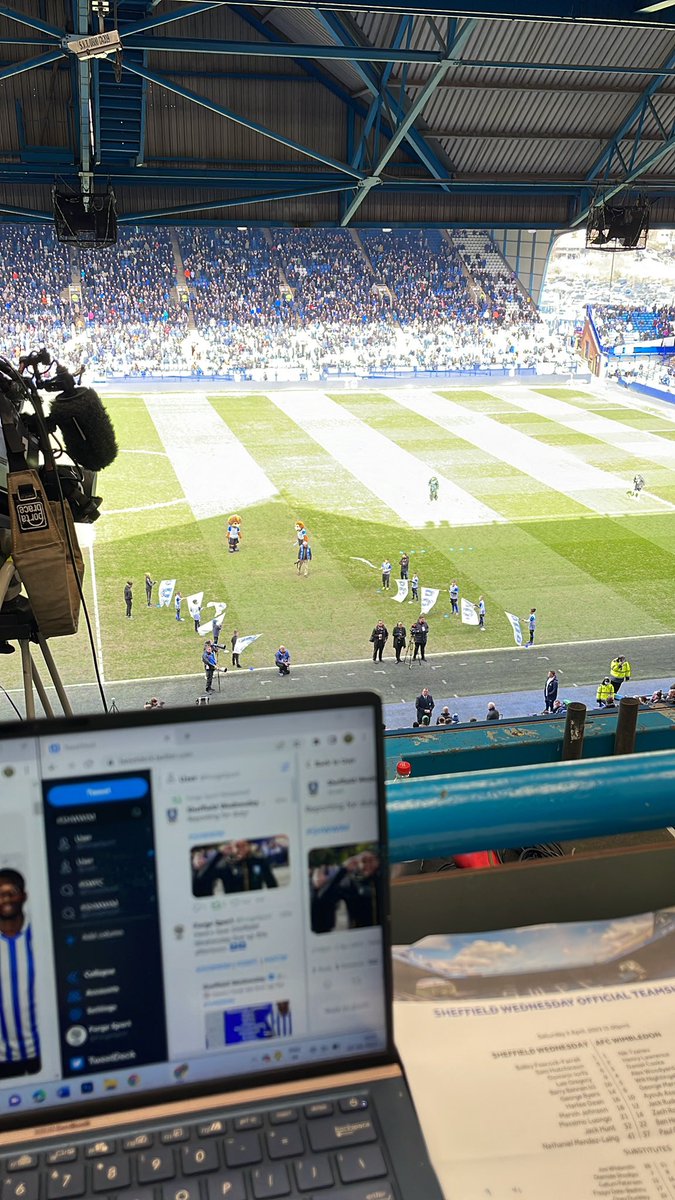 VayamLahoti's tweet image. 🚨 𝗟𝗢𝗢𝗞𝗜𝗡𝗚 𝗙𝗢𝗥 𝗙𝗨𝗟𝗟-𝗧𝗜𝗠𝗘 𝗢𝗣𝗣𝗢𝗥𝗧𝗨𝗡𝗜𝗧𝗜𝗘𝗦 🚨

After 3 amazing years @sheffjournalism (+NCTJ's), I'm actively looking for full-time roles in the industry across news, features, social media &amp;amp; football reporting. Here’s what I've been up to since 2020👇