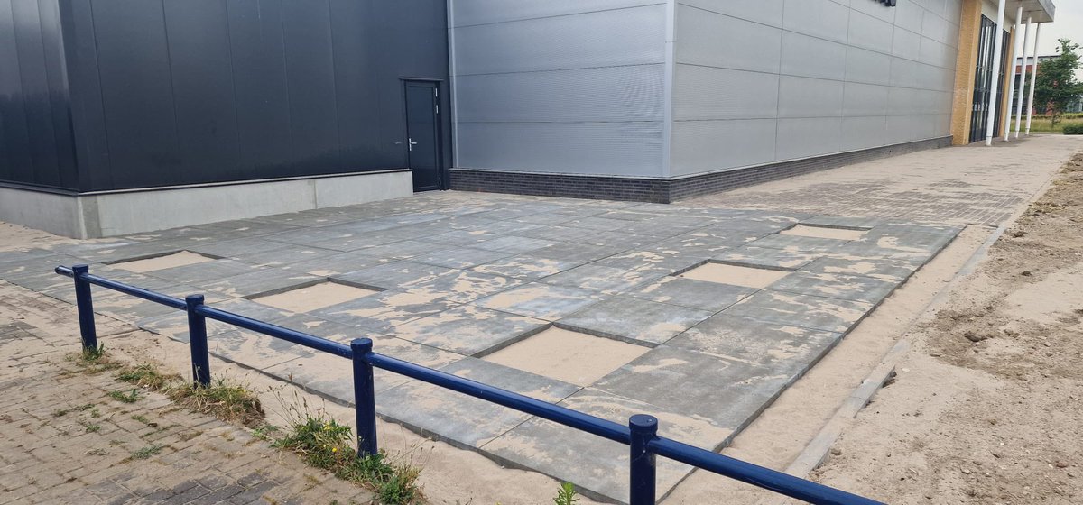 De nieuwbouw is bijna gereed. De deuren zijn geplaatst, de laatste afwerkingen!
Ratering.nl