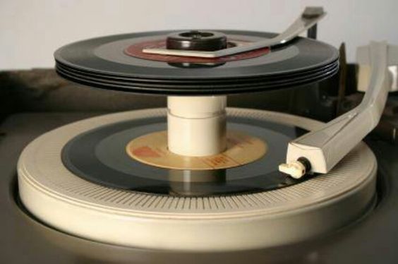 How we made playlists in the 70s. 🙌 #iykyk

#45s #recordplayer #70smusic #retromusic #nostalgia #1970s #45records #genx #generationx