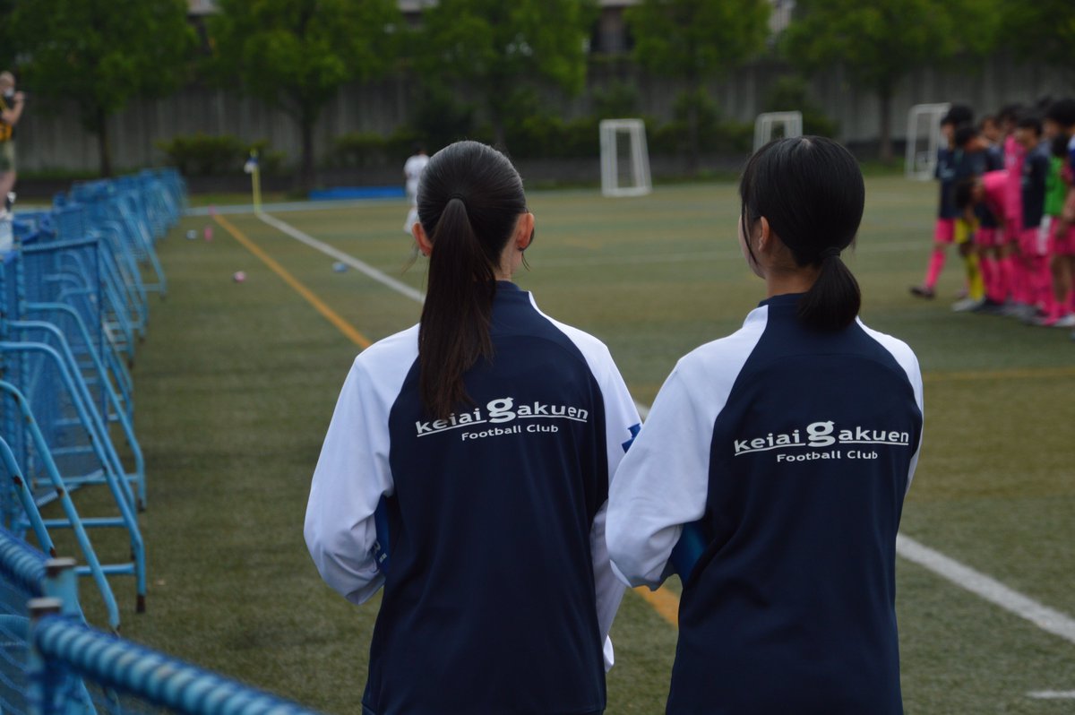 KOSUKEKASAHARA's tweet photo. #今日のサカマネ
#KGFC
千葉日さんの挨拶の間、ちょっと立ち止まってスクイズを配置するのを待っているところです。こういうところ気が利くのは流石ですねぇ https://t.co/GxmBEQc0JW