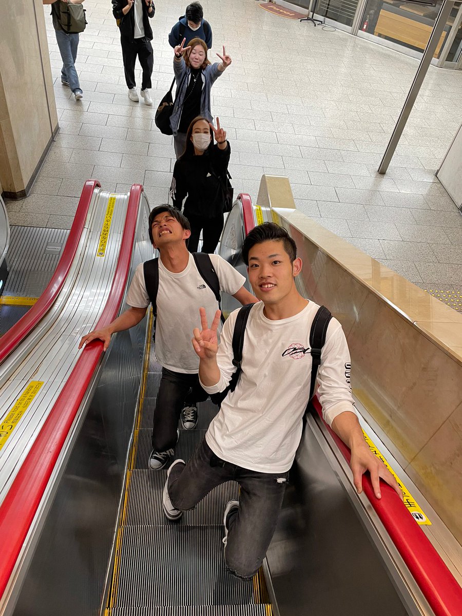 drst_shiho's tweet photo. エリア会参加してきました!
表彰あるのは知ってたけど、自分が選ばれるとは一切思ってなく、めっちゃびっくり‼️
企画してくれた店長含め、花瀬さん、辻トレーナー、ありがとうございます🙇♀️
引き続きみんなに支えて貰いながら頑張ります!
#H1GP
#ルーキー賞
#京都寺町通り店
@ds_nishio_ https://t.co/9BzyYp93XH