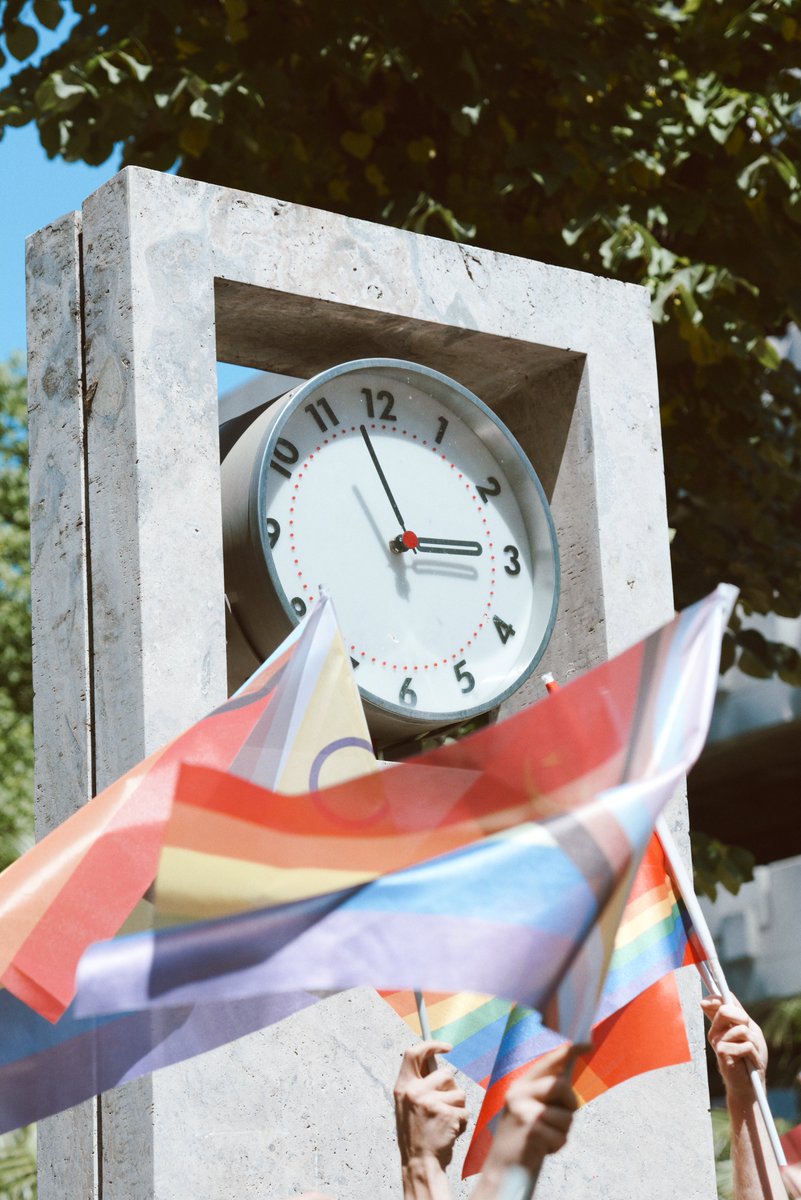 21. İstanbul LGBTİ+ Onur Yürüyüşü yasaklara rağmen gerçekleşti. #pride2023 #pride #istanbulpride #dönüyoruz
@istanbulpride