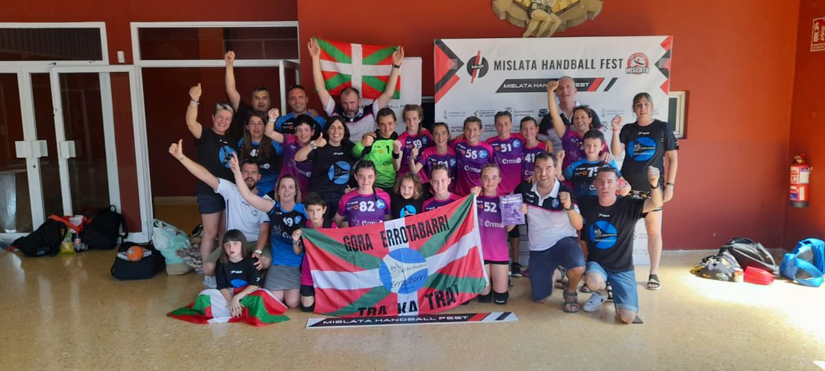 🤾‍♀️ ALEVIN FEMENINO
Las chicas del <a href="/errotabarri1/">Errotabarri</a> se convierten en campeonas del MISLATA HANDBALL FEST en su categoría. Enhorabuena y muchas gracias por participar 👏👏